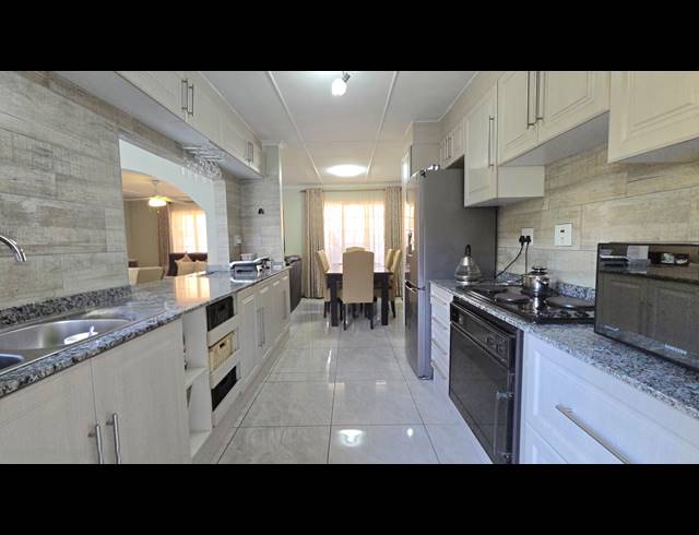 4 BEDROOM HOUSE FOR SALE IN ESCOMBE